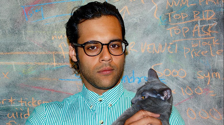 Fidel Catstro and Baiju Bhatt in front of the Robinhood chalkboard